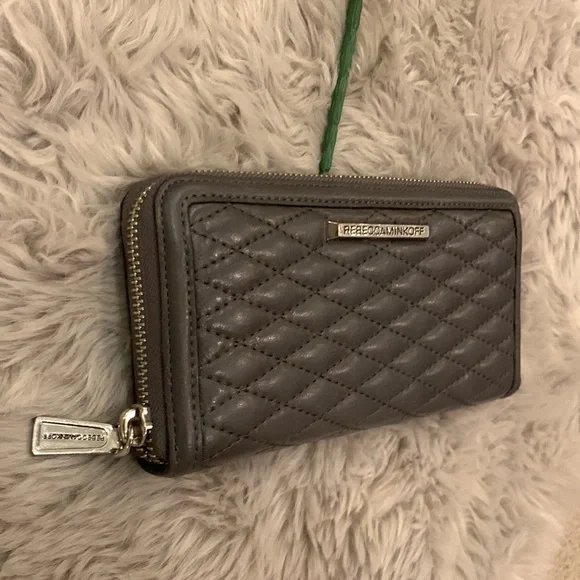🌹VINTAGE Rebecca Minkoff • Beautiful Gray Quilted Leather Large Zip Wallet - Picture 6 of 16